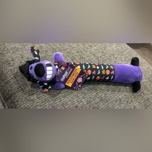 MULTIPET Halloween dog toy loofah w/squeaker. Purple & black.